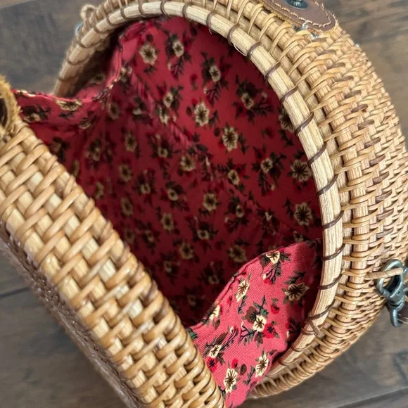 Round Rattan Bag with Tassel - Picture 3 of 4